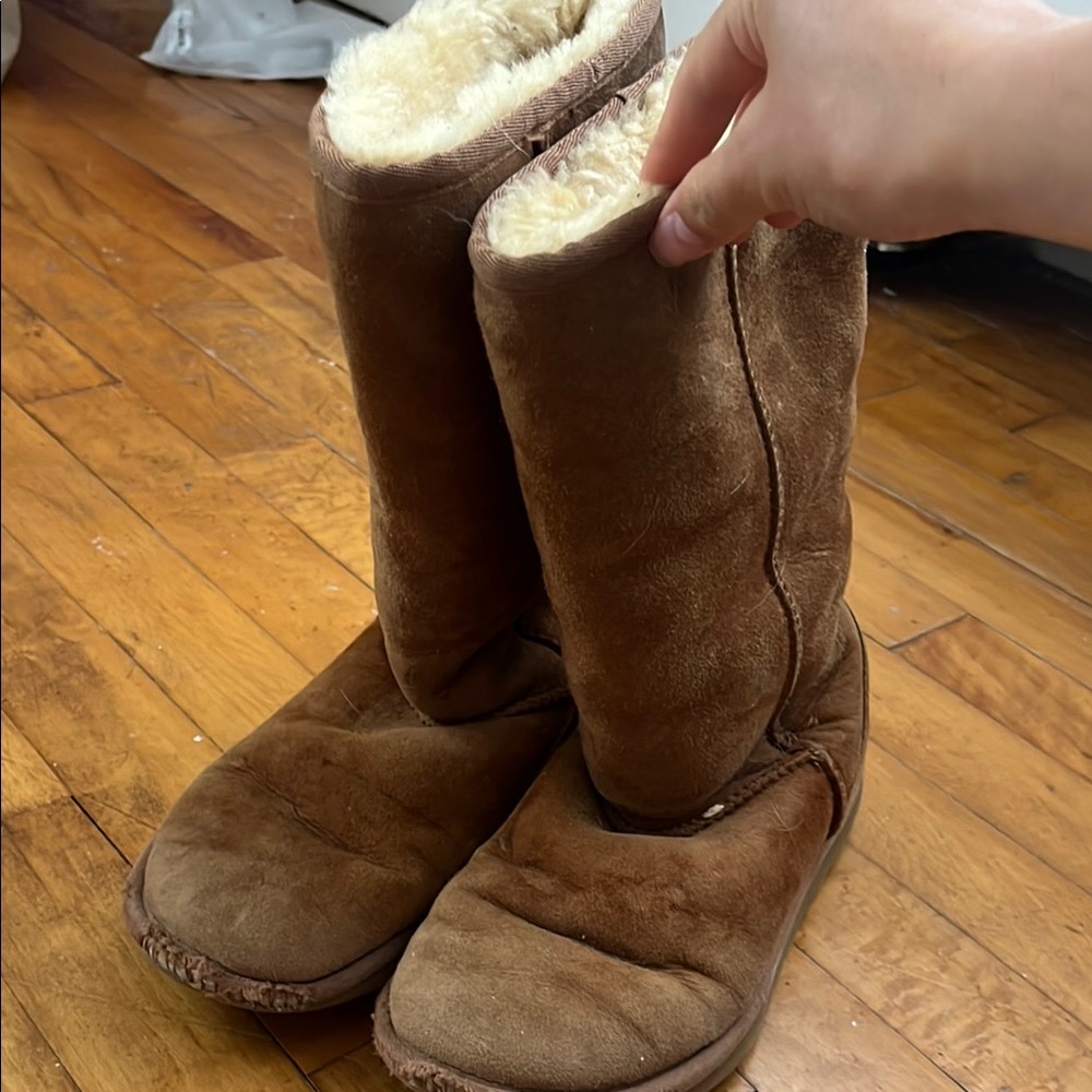 UGG Brown Winter Boots with Sheepskin Lining